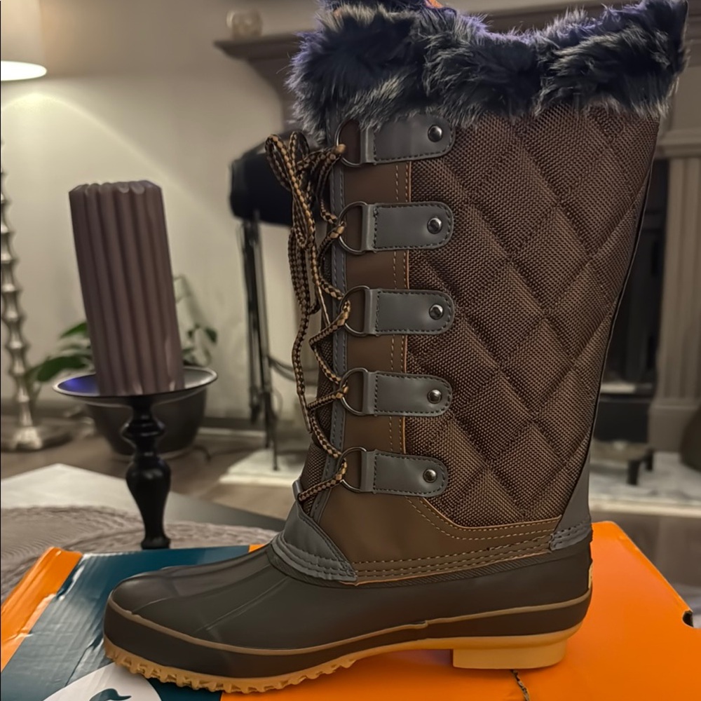 Sporto Deal Water proof Duck Boot SZ 9M BRAND NEW IN BOX‼️